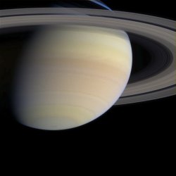 Color_image_of_Saturn_-_May_21_2004